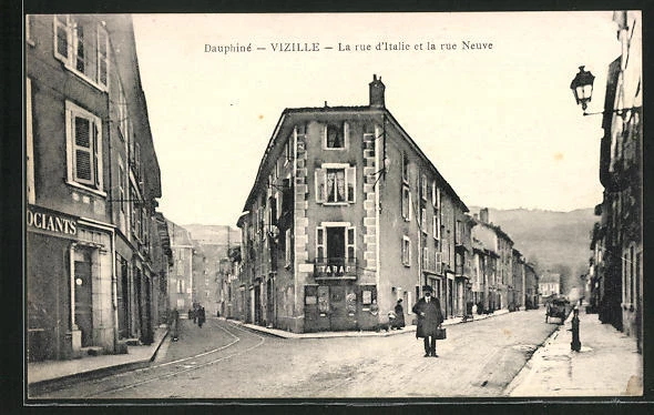 CPA Vizille, La rue d'Italie et la rue Neuve