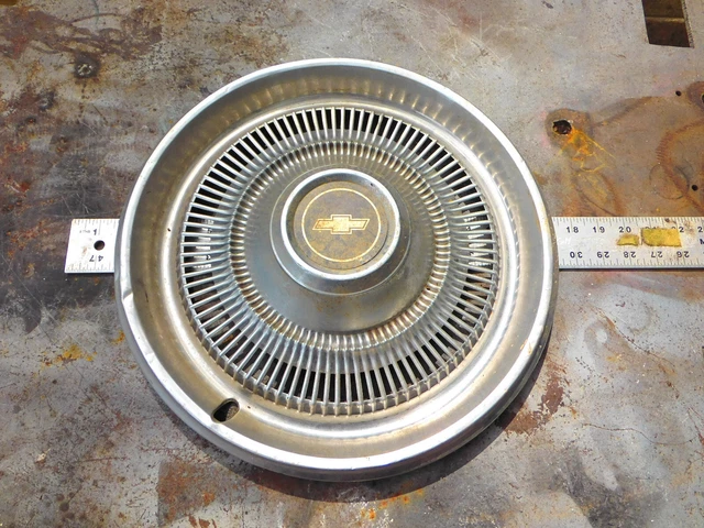 One (1) Vintage1970’s Chevrolet Metal Caprice Camero Nova El Camino 15” Hubcap One (1) Vintage1970’s Chevrolet Metal Caprice Camero Nova El Camino 15” Hubcap