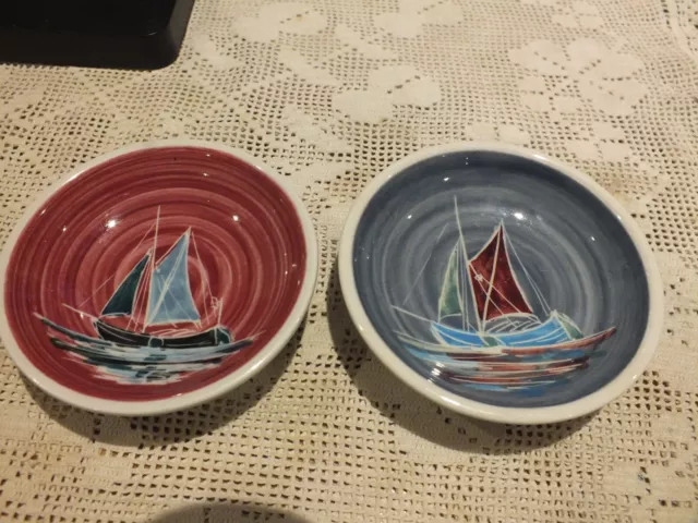 2 vintage 1968 sailboat desgin trinket dishes souvenirs from the Isle of Wight.