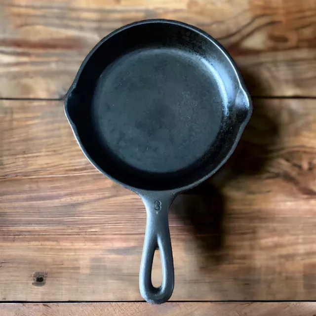 VTG Unmarked Wagner Cast Iron Skillet No 3 Seasoned Small Frying Pan Pre 1960s