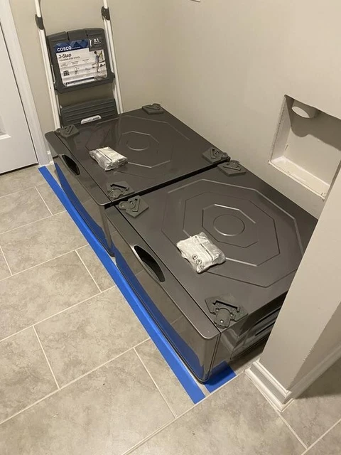SAMSUNG 27" Laundry & Dryer Pedestal Set in Platinum - Sold as a twin set