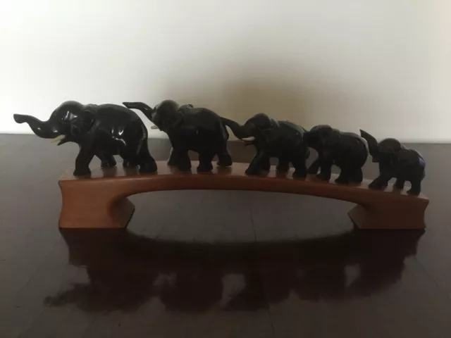 Ancien Groupe D’éléphants En Ébène