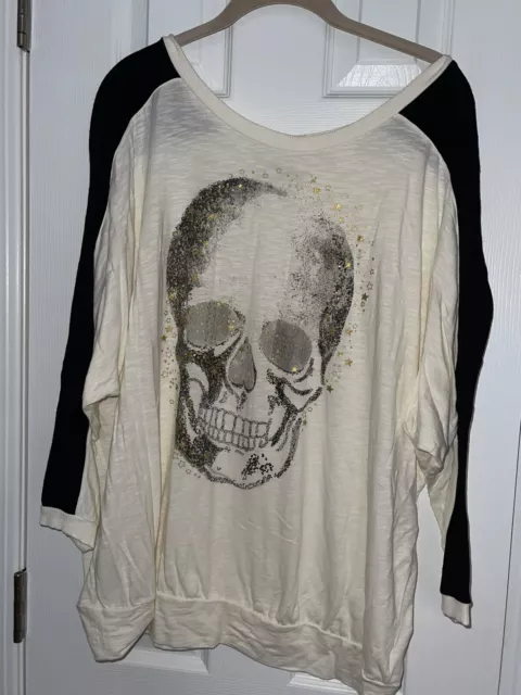 Torrid Shirt Womens Size 1 Cream Black Skull Stars Super Soft Slub Jersey