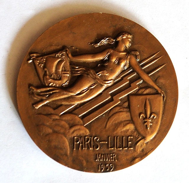 ANCIENNE MÉDAILLE EN bronze Héros et Martyrs de la déportation signée