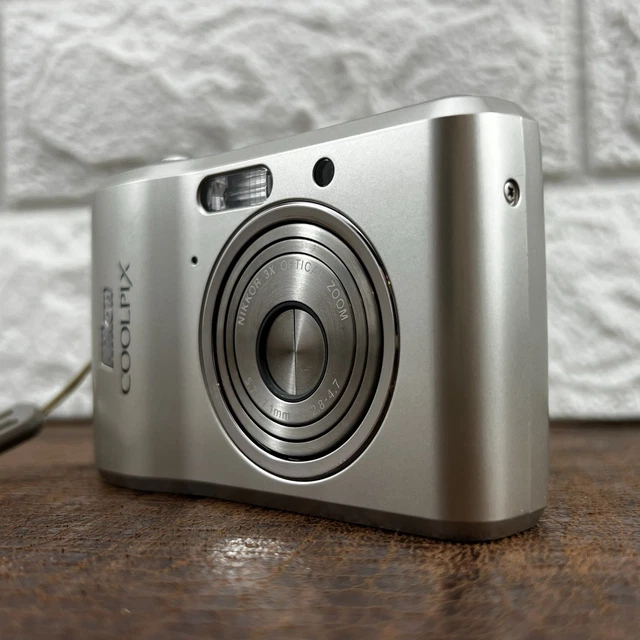 NIKON COOLPIX L16 Compact Digital Camera Point & Shoot