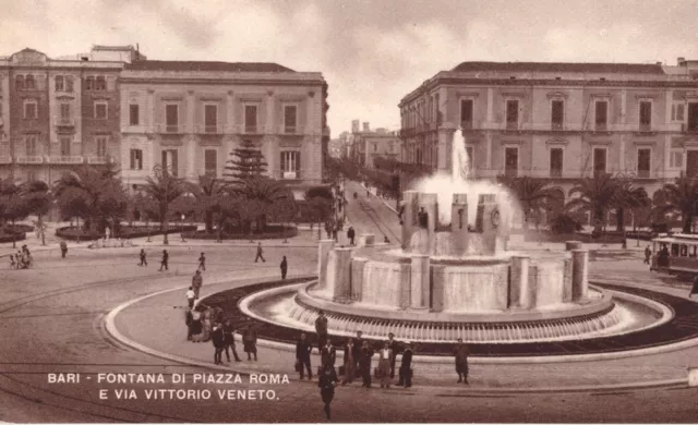 Cartolina Illustrata Bari, Fontana Di Piazza Roma E Via Vittorio Veneto, Nuova