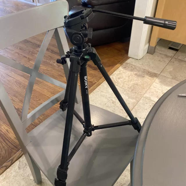 Sony VCT-R640 Lightweight Extendable Video Tripod. USED