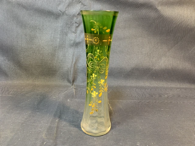 Soliflore en verre pressé et piétement régule de style Louis XVI
