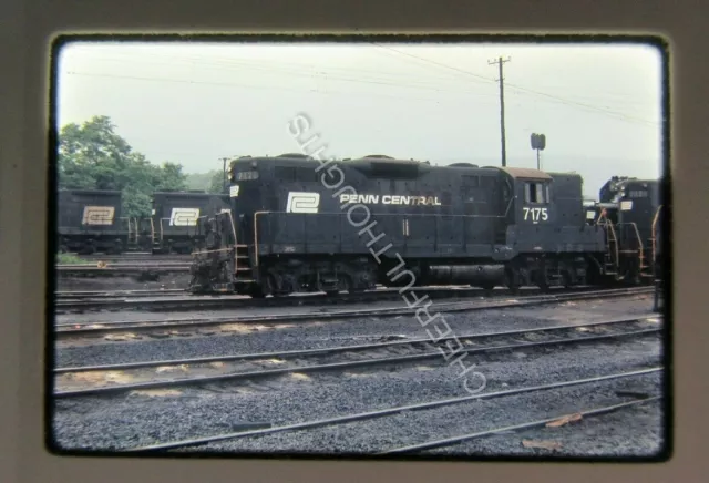 Original '73 Ektachrome Slide PC Penn Central 7175 GP9 Enola    31Q2
