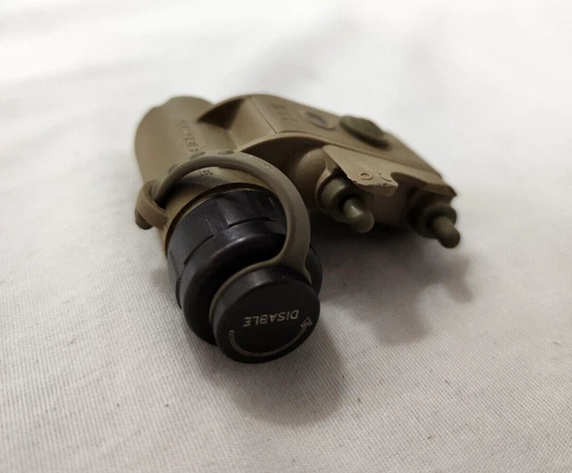 Surefire Helmet Light SF123A Damaged Cag sof Devgru Seal Surefire Helmet Light SF123A Damaged Cag sof Devgru Seal