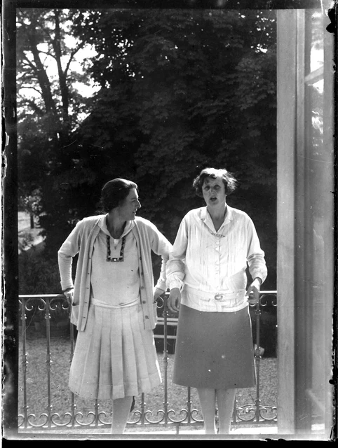 Deux femmes sur le balcon - négatif photo verre photo - an. 1910 20