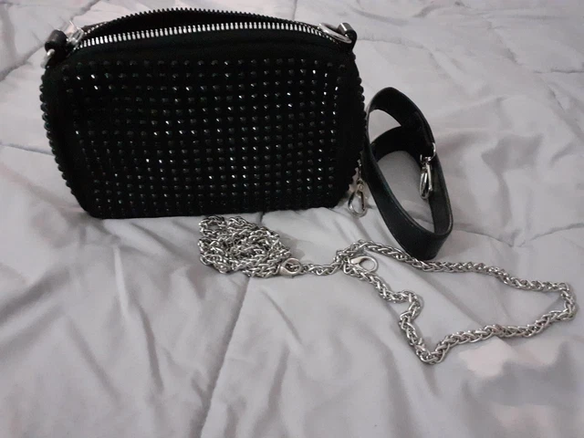 Borsa Nera Da Donna A Tracolla con Strass Intarsiati e catena in Metallo.