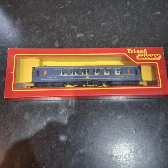 Triang R 425 TRIANG R625 CONTINENTAL Wagon-lits Sleeping Car With Internal Fittings ...