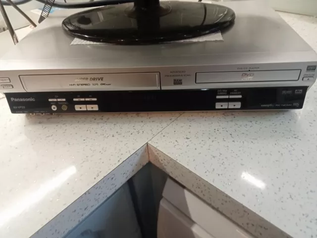 Combo Panasonic NV-VP33EB-S VHS DVD VCR Plata Genuino Probado Funcionando