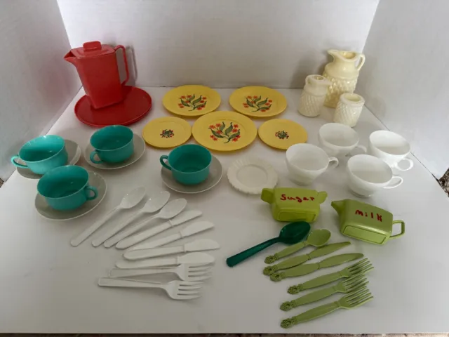 https://www.picclickimg.com/~7EAAOSwdbNllLKu/Vintage-Plastic-Toy-Kitchen-ware-Dishes-Cups.webp