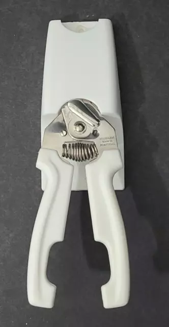 The Pampered Chef, Kitchen, Pampered Chef Kitchen Scissors Shears White  Wall Holder