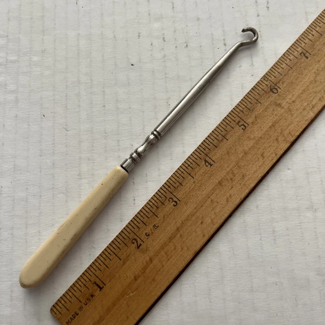 Gancho de botón antiguo con mango de hueso vintage de 6 3/4"" de largo