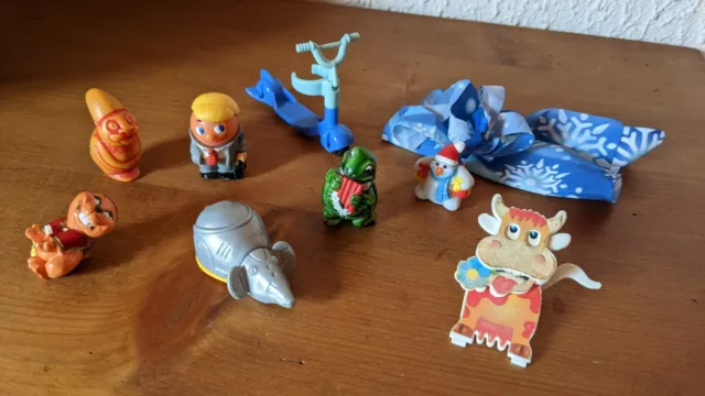 Lot n° 4 de   8 cadeaux KINDER Surprise