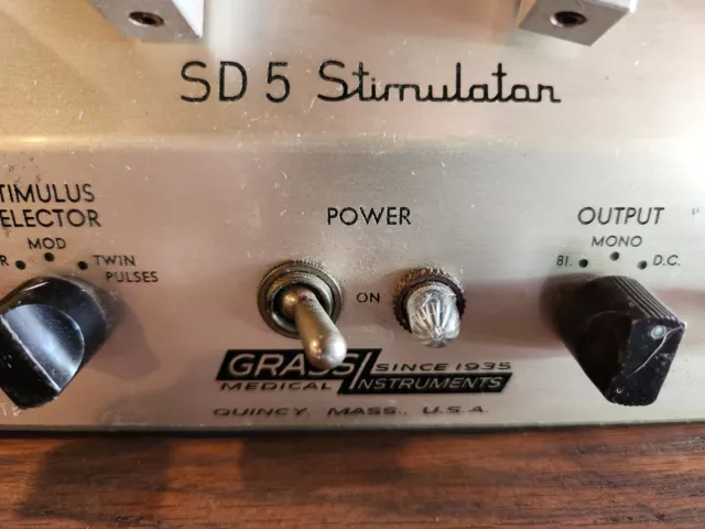 GRASS INSTRUMENTS SD 5 SD5 STIMULATOR 12AU7 Tubes 2