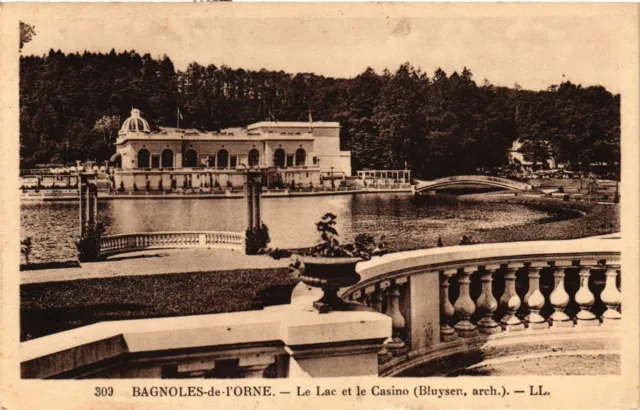 CPA BAGNOLES-de-l'ORNE - Le Lac et le Casino (355345)