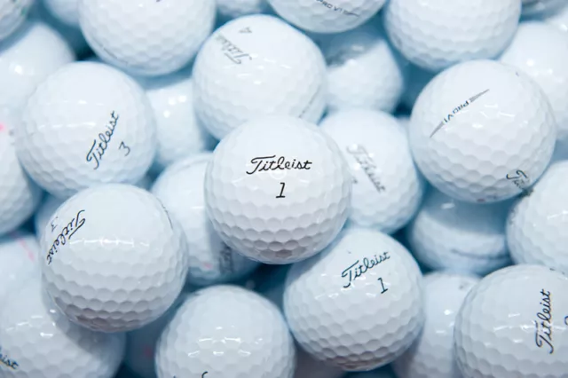 1 Dozen Titleist Pro V1 2020 Year Model MINT / Near Mint Grade Golf Balls