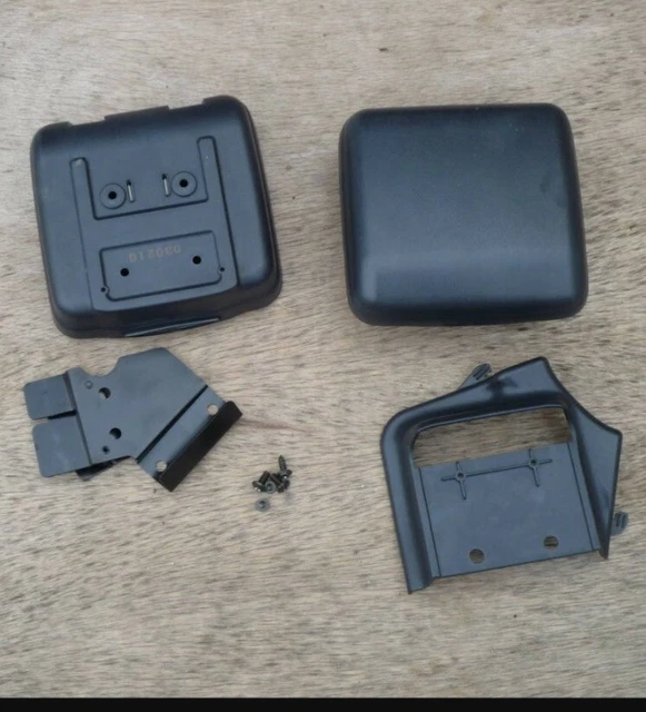 Campo Di Battaglia Con Carri Armati Rotti Della Seconda Guerra Mondiale Polvere Di Apparecchiature Distrutte E Mucchi Di Detriti 34895084