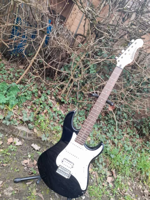 Yamaha EG 012, E-Gitarre