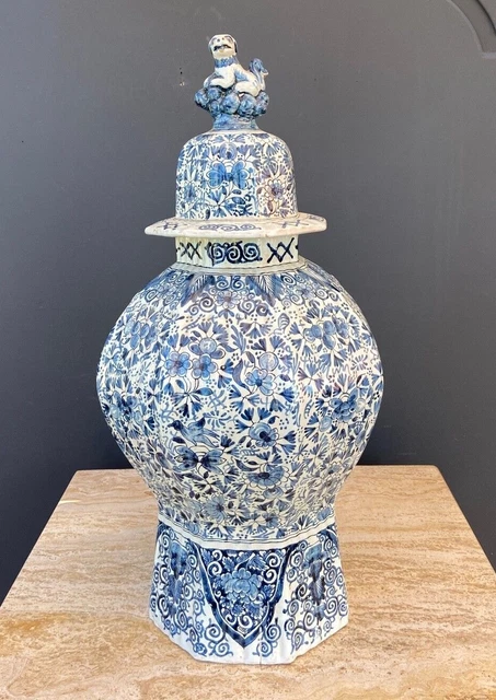 POTICHE COUVERTE FAIENCE  DELFT MARQUAGE JULES VIEiLLIARD  L1657