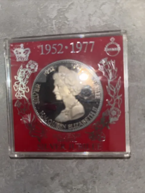 1952-1977 Queen Elizabeth II Silver Jubilee Souvenir Medal