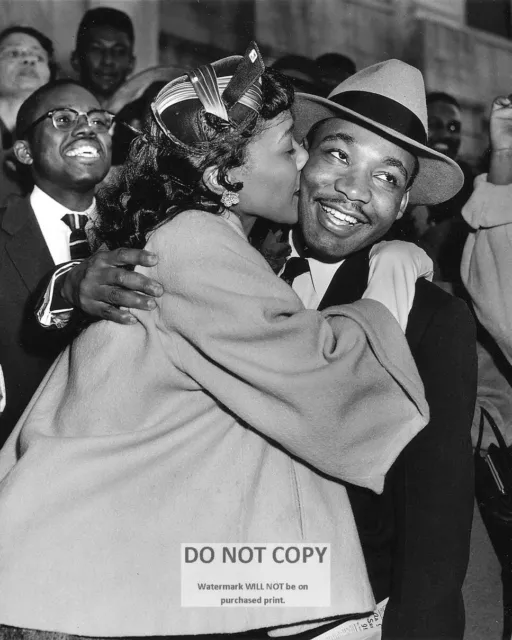 Martin Luther King, Jr. & Wife Coretta Scott King In 1956 - 8X10 Photo (Zy-806)
