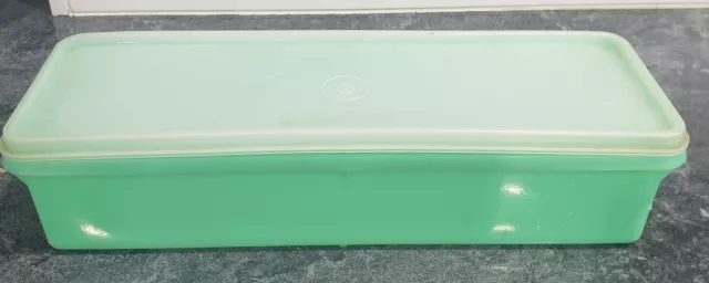 Vintage Tupperware Pastel Green Celery Keeper. Good condition.