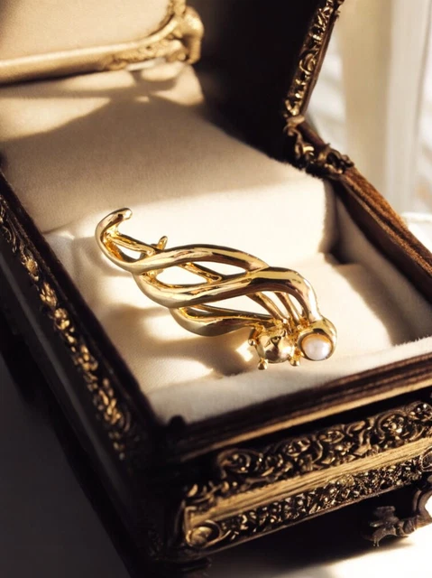 Broche Fantaisie Vintage – Métal Doré, élégant Et Rétro (Bon état D'occasion)