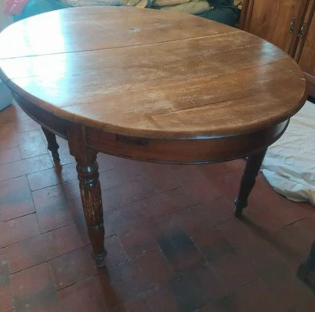Antico tavolo in noce ovale allungabile metà '800