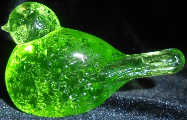 Green Vaseline glass Bird blue jay songbird animal uranium paperweight selenium