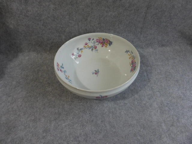 ancien saladier en porcelaine à motif floral