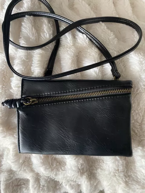 Universal Thread Purse Small Black Cross Body Asymmetrical Gold Zip Black Strap