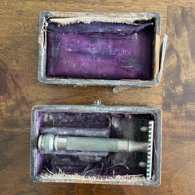 Vintage Antique Gillette Safety Razor In Wood Wooden Box
