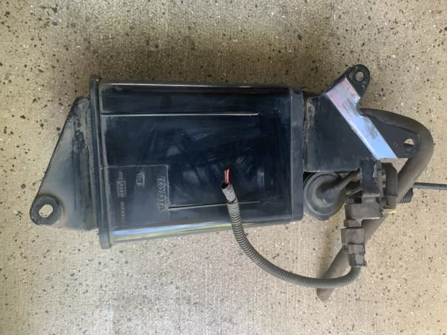 2003-2004 Toyota Matrix & Corolla Fuel Vapor Charcoal Canister Oem 77740-02121