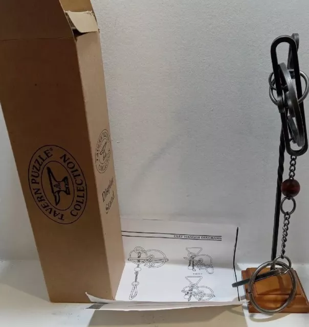 TUCKER JONES TAVERN PUZZLE with display stand 1987 original box - Sneaky Pete TUCKER JONES TAVERN PUZZLE with display stand 1987 original box - Sneaky Pete