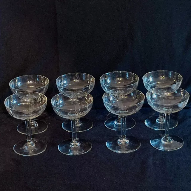 Serie De 8 Anciennes Coupes A Champagne En Cristal Val Saint Lambert