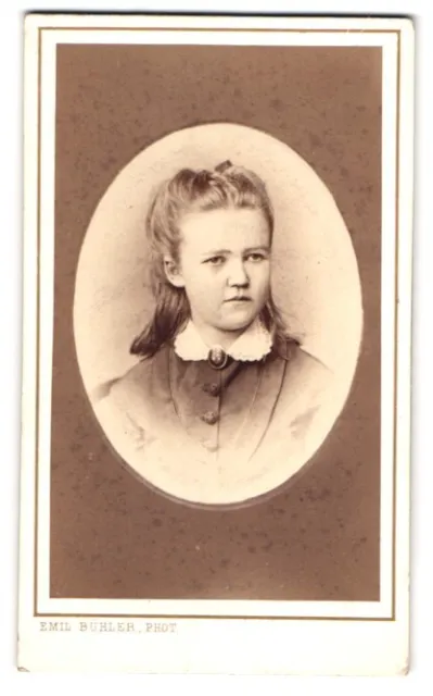 Fotografie Emil Bühler, Mannheim, Ludwigs-Str. 34, Junges Mädchen mit Kragenbro
