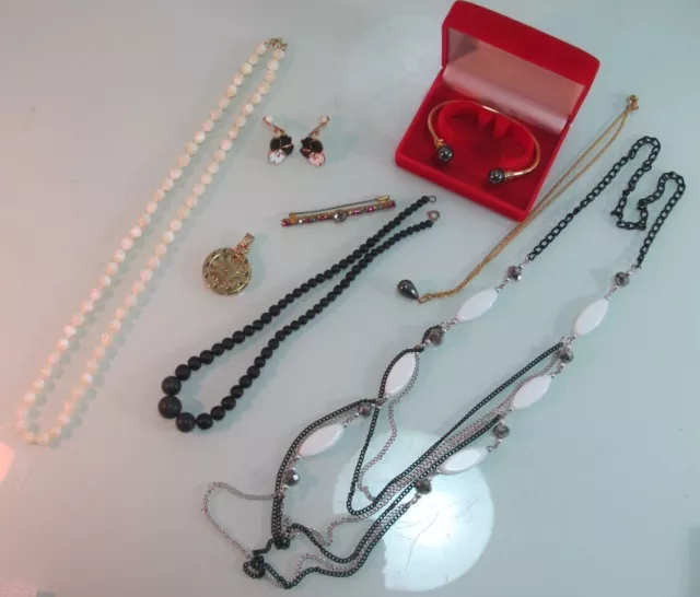 Konvolut Modeschmuck Kette Ohrclips als Stiefmütterchen ect. toll (611)