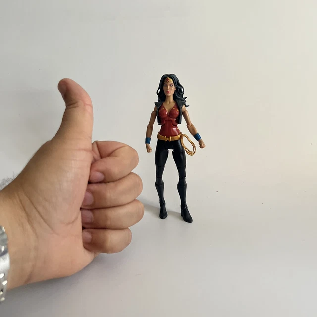 DC Universe Classics Wonder Woman Wave 4 Amazing Figure Modern Outfit DC Universe Classics Wonder Woman Wave 4 Amazing Figure Modern Outfit