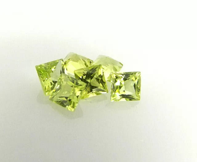 1x Peridot - Princess facettiert 4x4mm, (PE036) 2