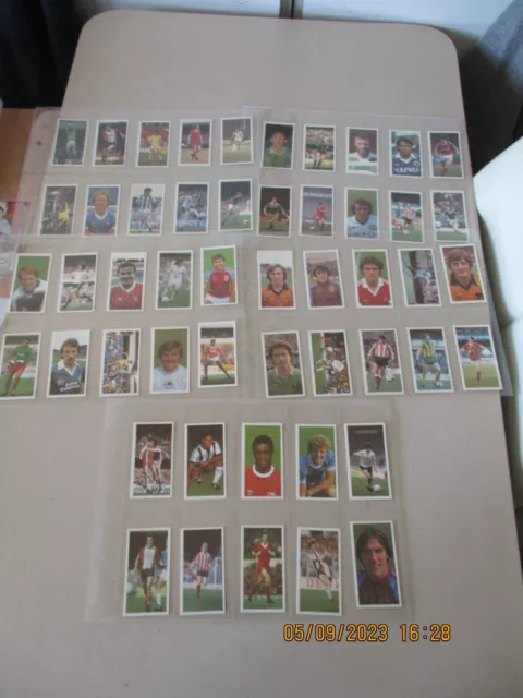 Barratt Geo Bassett Football 1982-83 1983 Set completo di 50 carte a maniche