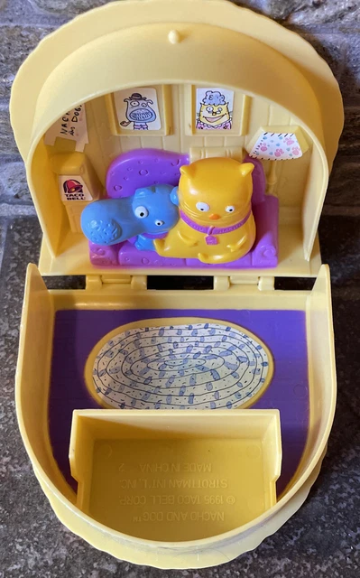 1995 Taco Bell Nacho & Dog Pocket Taco Toy Play Set-7217