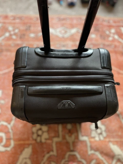 Tumi Alpha 2 International Expandable 4 Wheeled Carry-On Black Spinner $795 6
