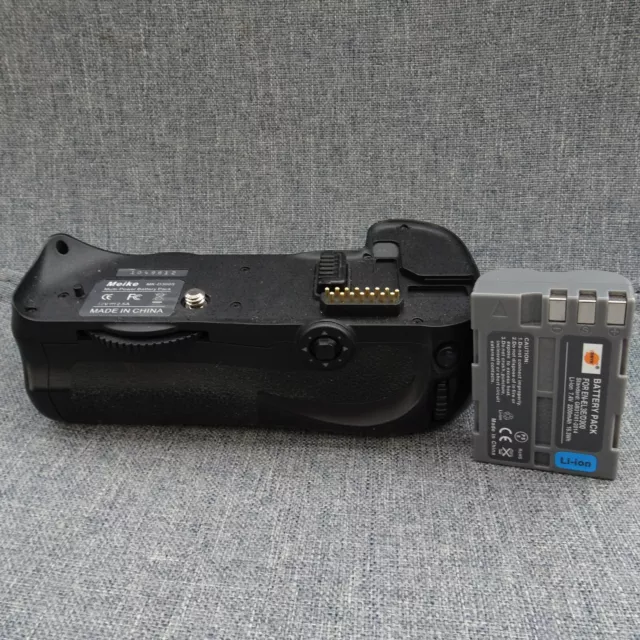 Meike  MK-D300s battery grip for Nikon D300s / D300 / D700 CAMERA (MB-D10) + BAT