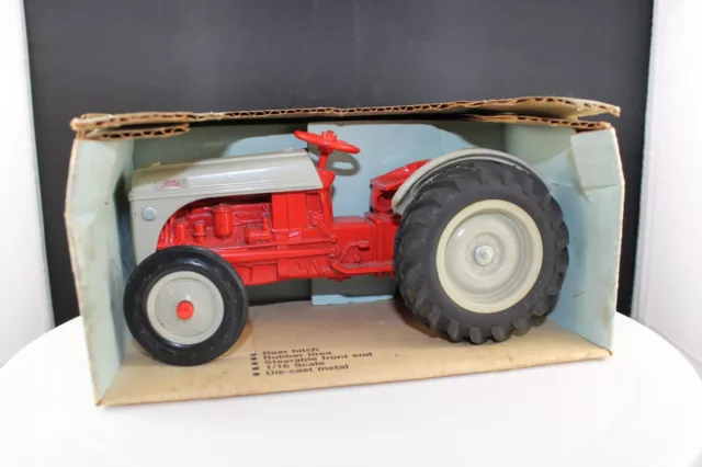 ERTL Vintage Tractors 1:16 Scale Ford 8N Tractor  Steerable  Made in America