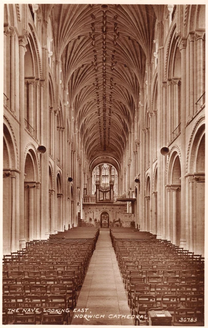 R324956 Das Schiff nach Osten. Kathedrale von Norwich. 36483. RP. Akkarte
